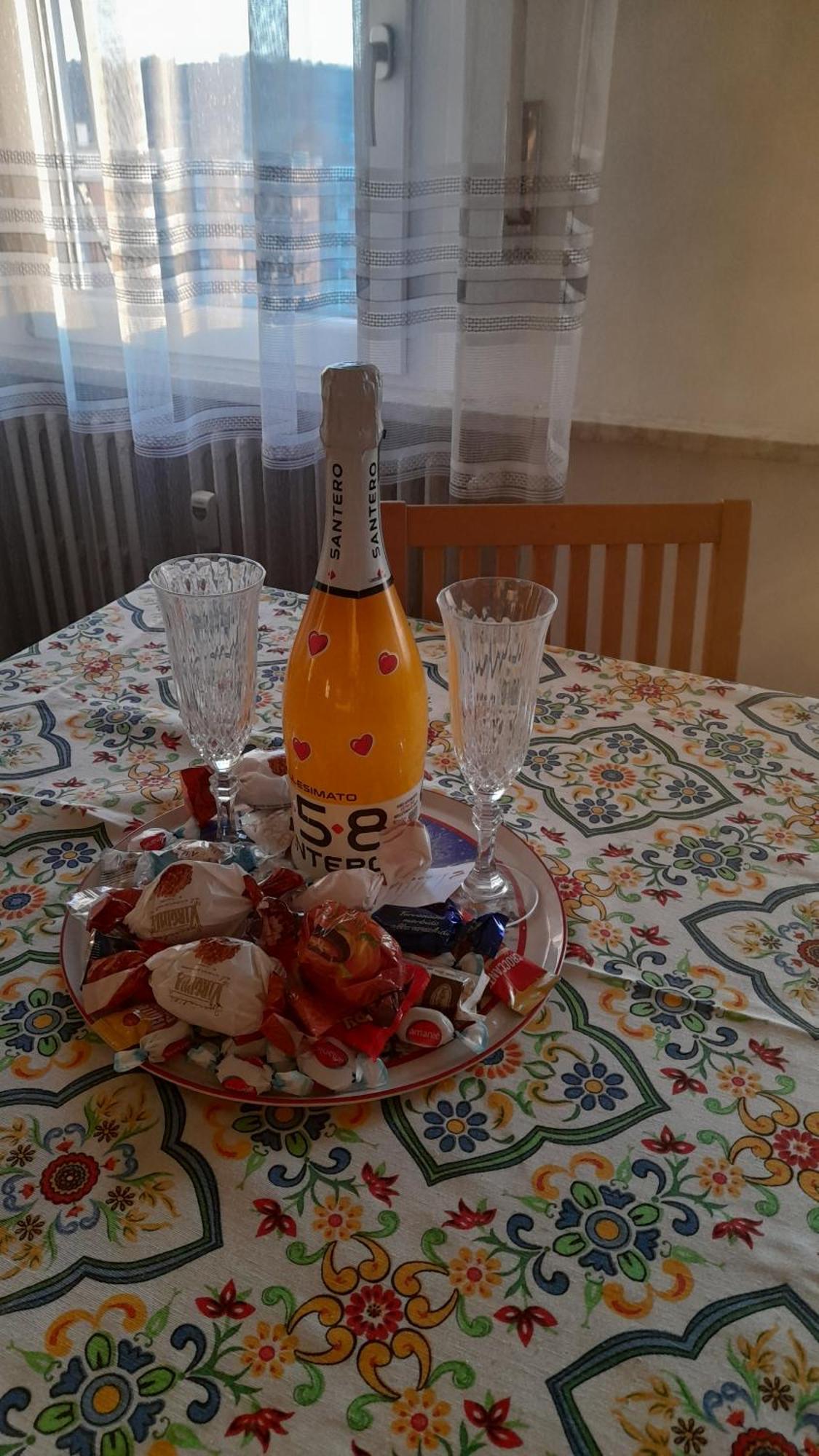 Bellissimo Appartamento Con Supermercato A 50M 아스티 외부 사진